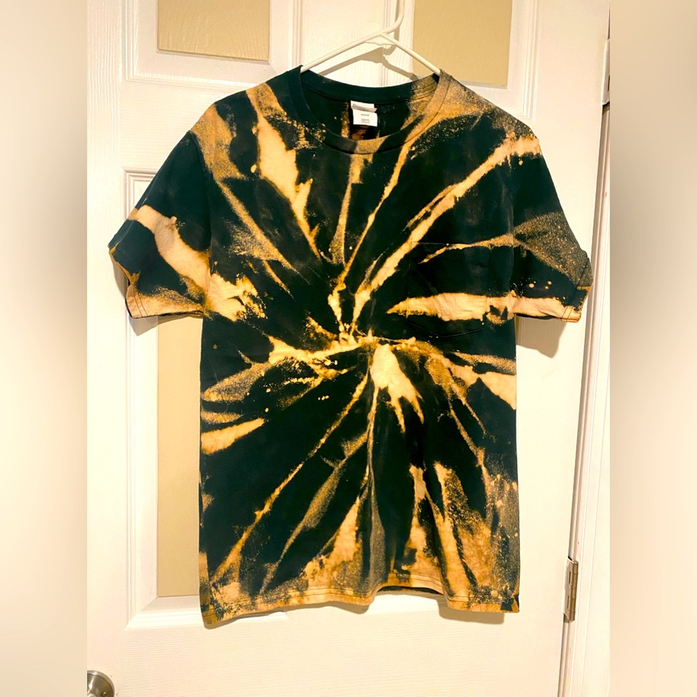 20) NEW Tie-dye dark green t-shirt